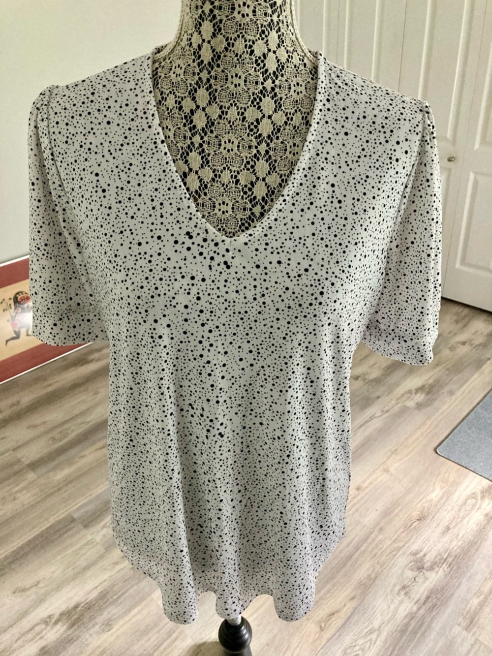 Adrianna Papell White V-Neck Short Sleeve Top with Black Dot Print